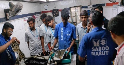 Mechanical students at the Maruti Suzuki service centre